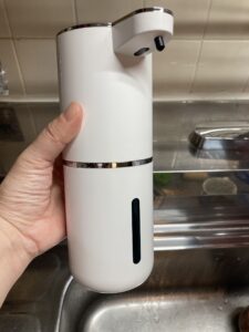 カミーナAD-001本体を手に持ったサイズ感の比較