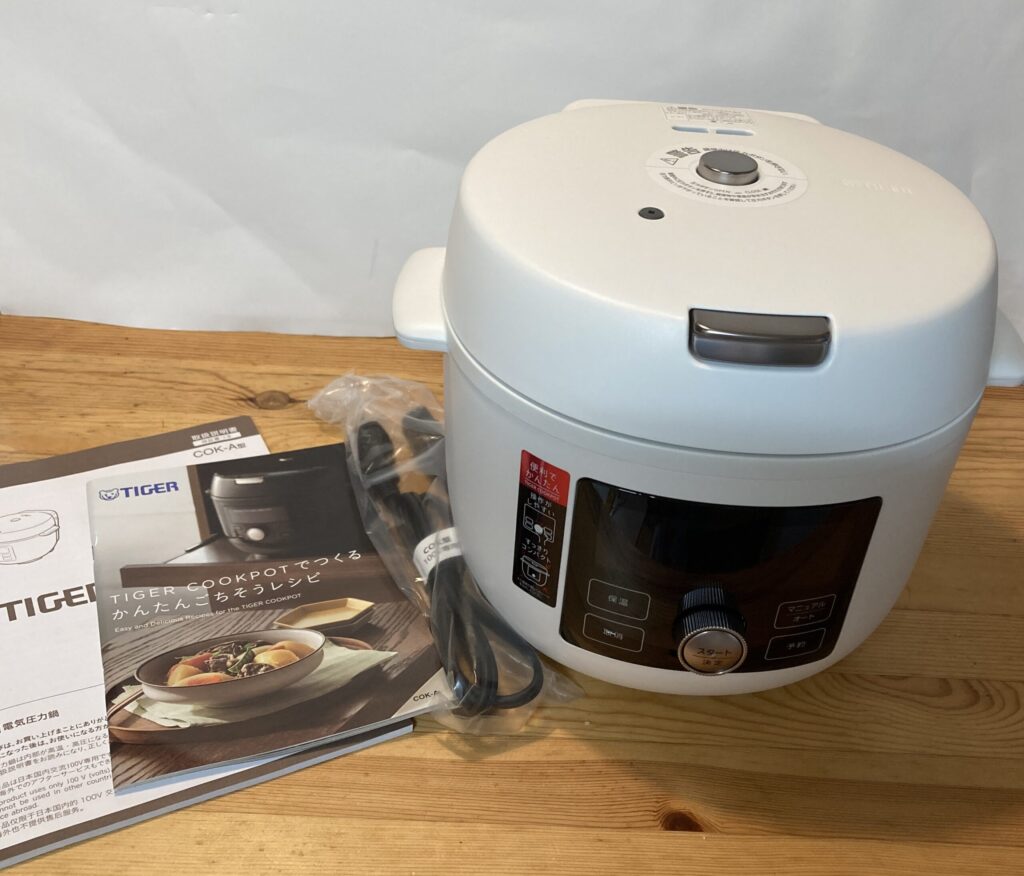 COOKPOT A220の開封写真。本体・説明書・レシピブック・電源コード