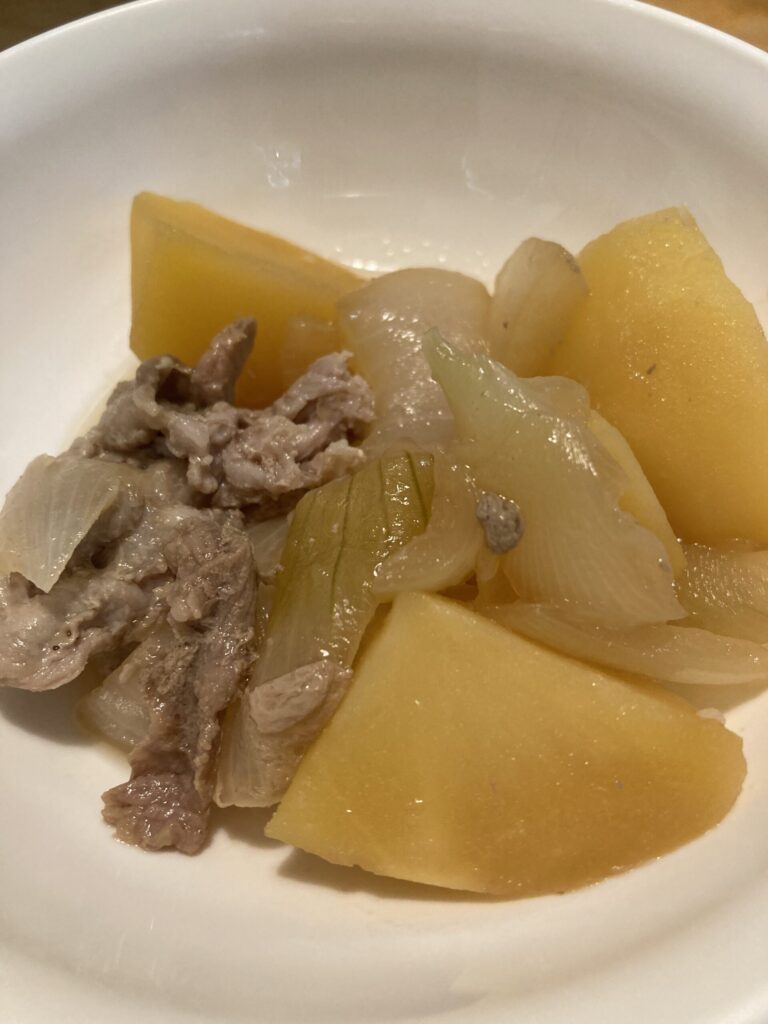 COOKPOT A220で作った肉じゃが。じゃがいもが煮崩れせず形が残っている